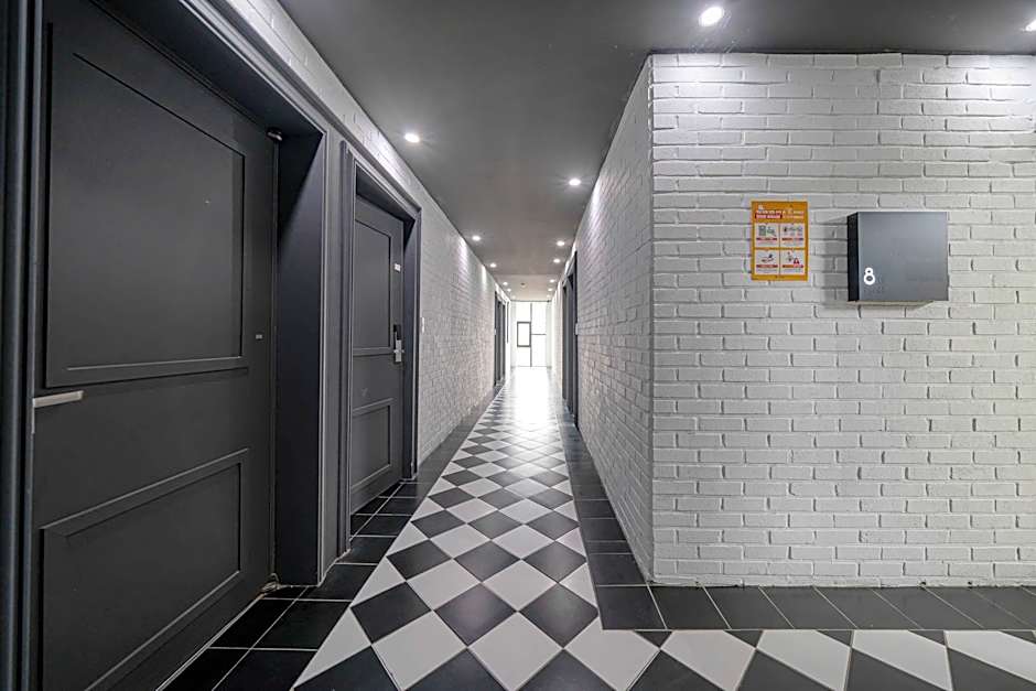 Brown Dot Hotel