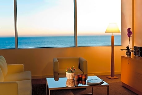 Business Suite, 1 Bedroom Suite, 1 King, Sea view