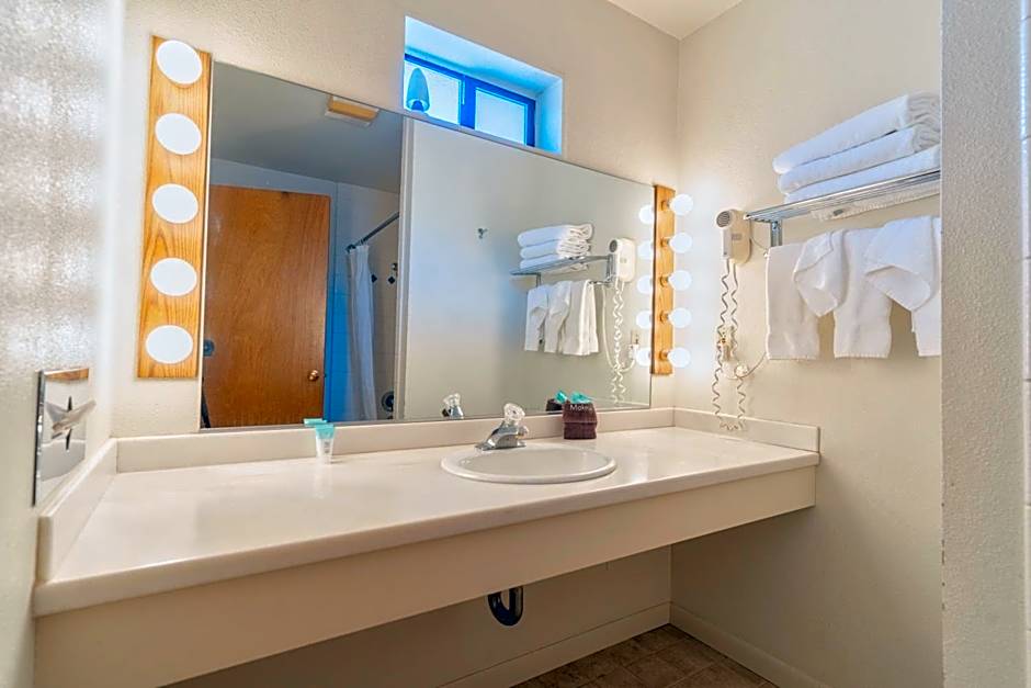 Mariposa Lodge