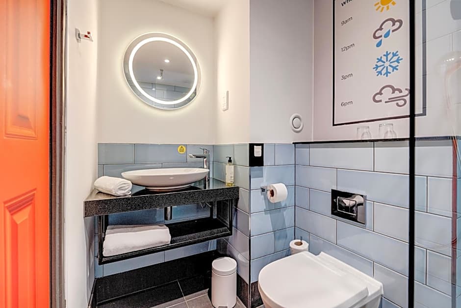 Manchester Portland By Sunday