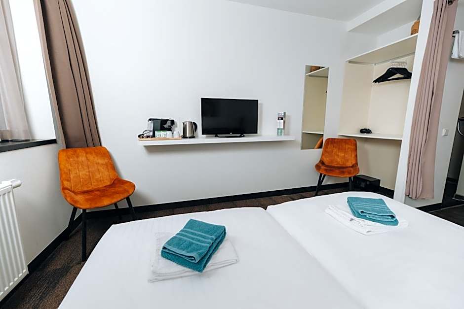Hotel Blooker