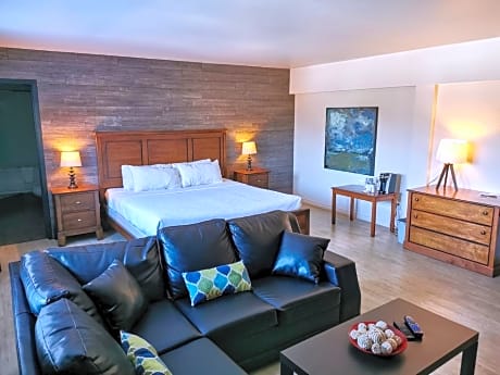 King Suite with Spa Bath and Fireplace