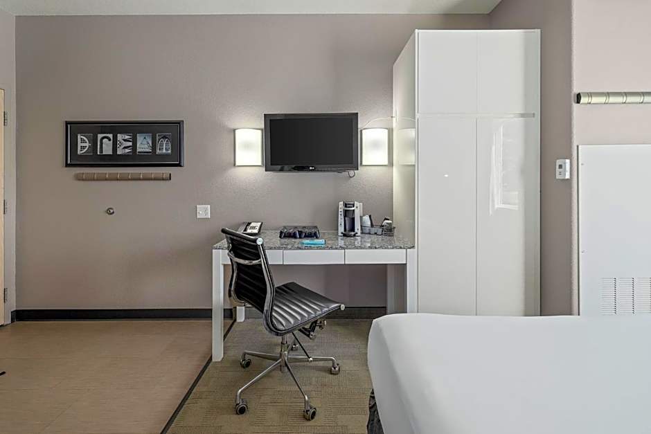 Prairie Crest Medicine Hat by IHG