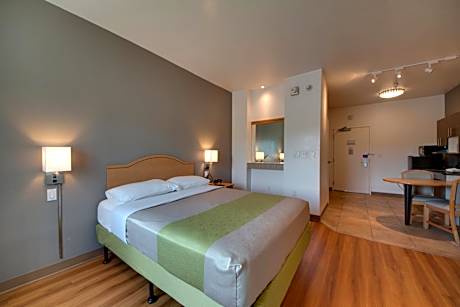 Queen Room - Disability Access - Roll in Shower