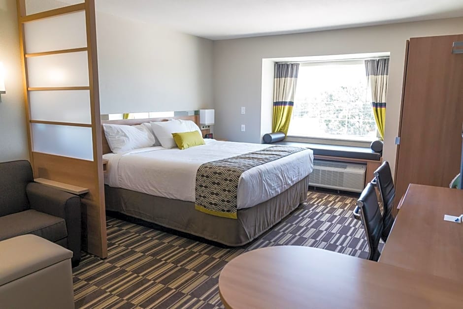 Microtel Inn & Suites by Wyndham College Station