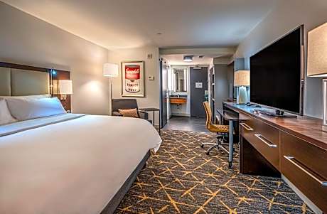 Standard King Room with Mobility Accessible Tub