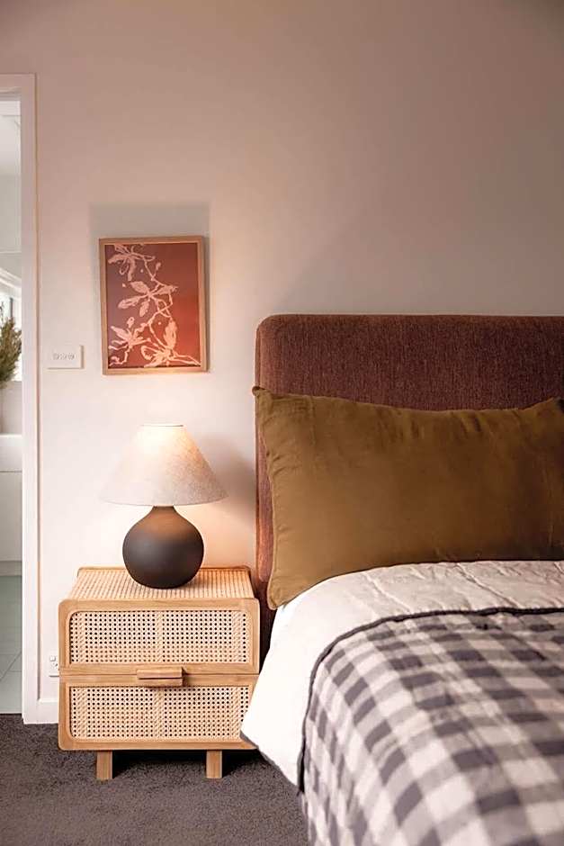 Battery Point apartment with river views