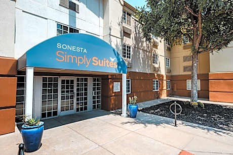 Sonesta Simply Suites Fort Worth