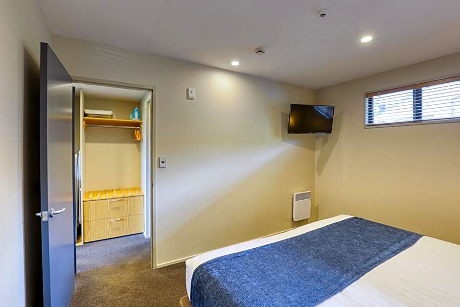 Garden Court Suites & Apartments