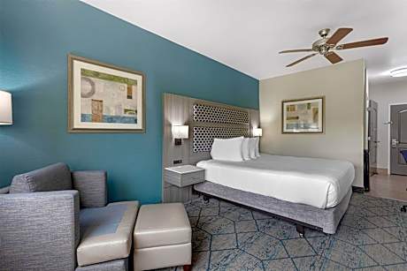 King Suite with Bath Tub - Disability Access/Non-Smoking