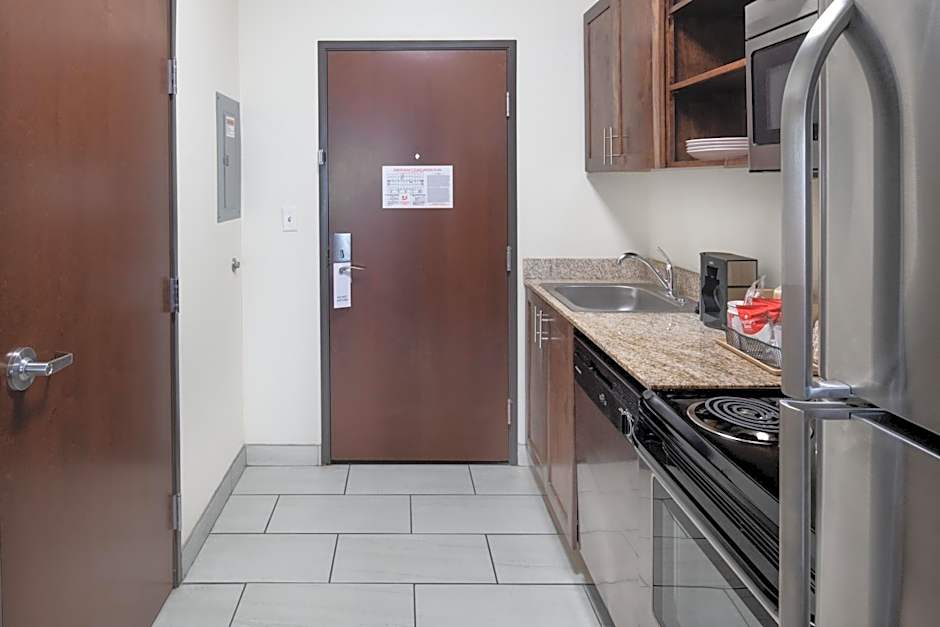 Home Away Kitchen Suites Enid