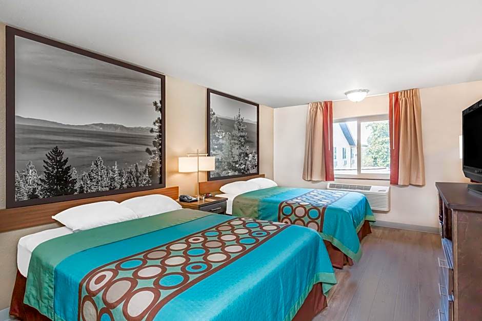 Super 8 by Wyndham Redding