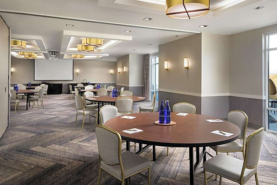 Inn at Bellefield / Hyde Park