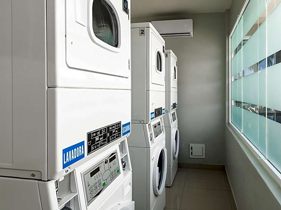 Hotel Mesaluna Near American Consulate