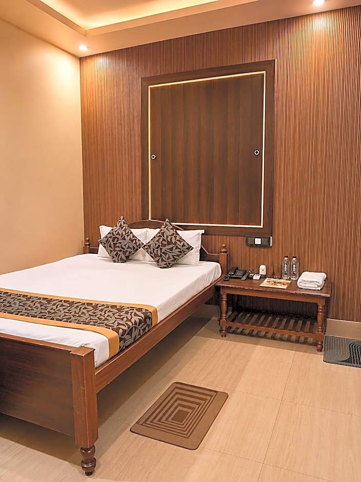 Hotel Shakuntla Palace 400 mts to Vishnupad Temple