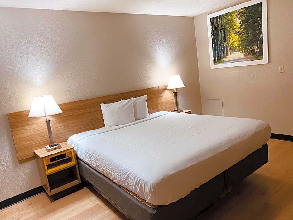 Days Inn by Wyndham Amherst