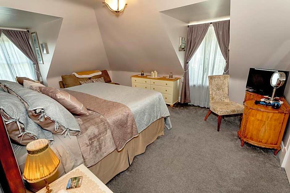 South Broadway Manor B&B - Near Fallingwater, Ohiopyle State Park, Hiking & Biking trails GAP