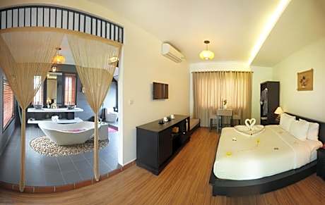 Suite with Garden View