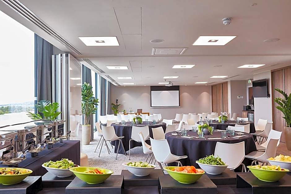 Courtyard by Marriott Edinburgh West