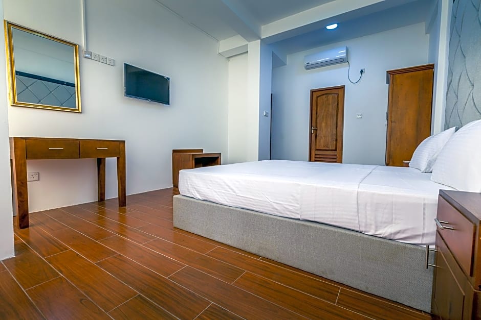 Metro Port City Hotel