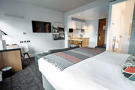 Standard Room, 1 King Bed, Stadium View