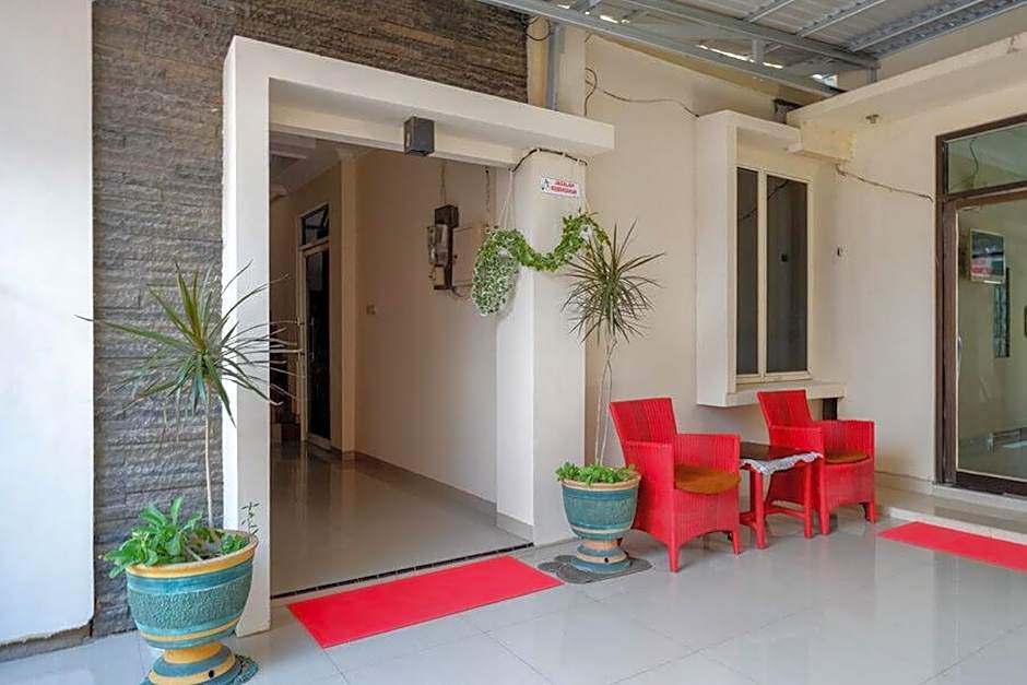 RedDoorz near Millenium Waterpark Palu