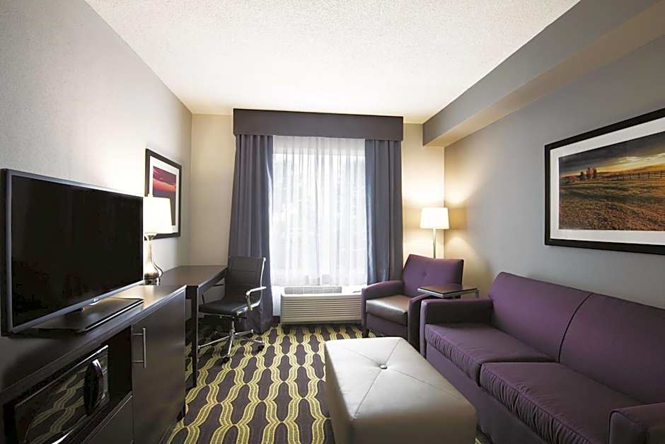 La Quinta Inn & Suites by Wyndham Lynchburg At Liberty Univ.