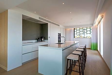 Escape 4 Bedrooms, Larger Apartment, Ocean view, Balcony