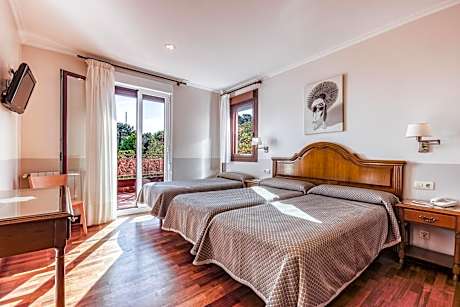 Triple Room with Sea View
