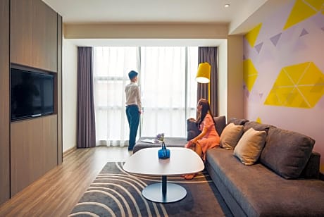 Deluxe King Suite