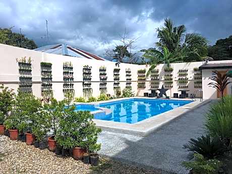 Family Room with Garden View
