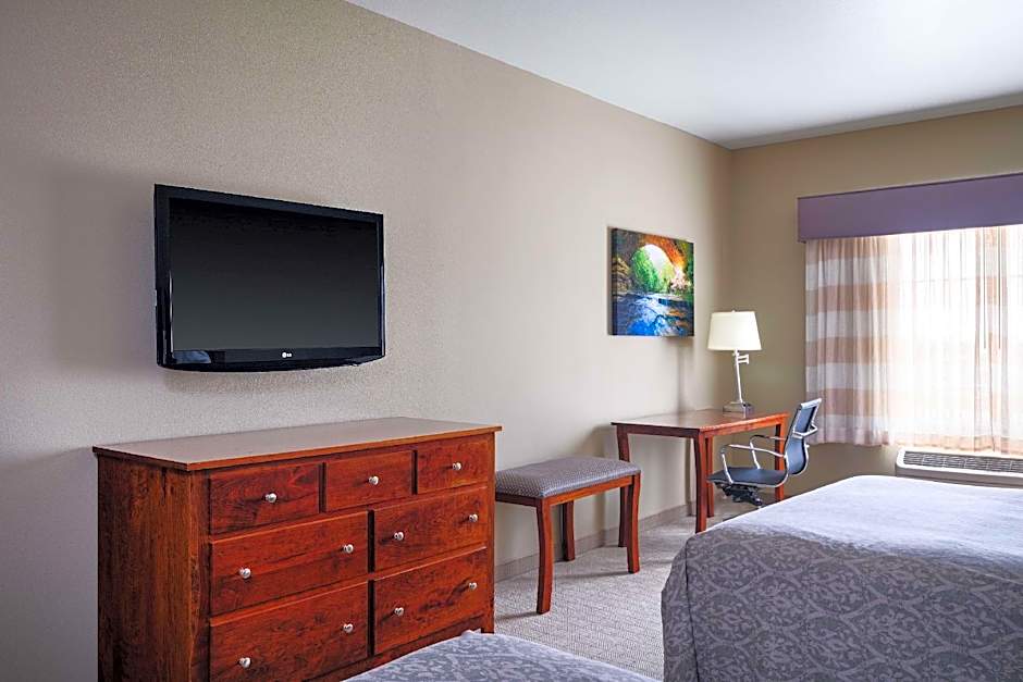 Green Mill Village Hotel & Suites, BW Signature Collection