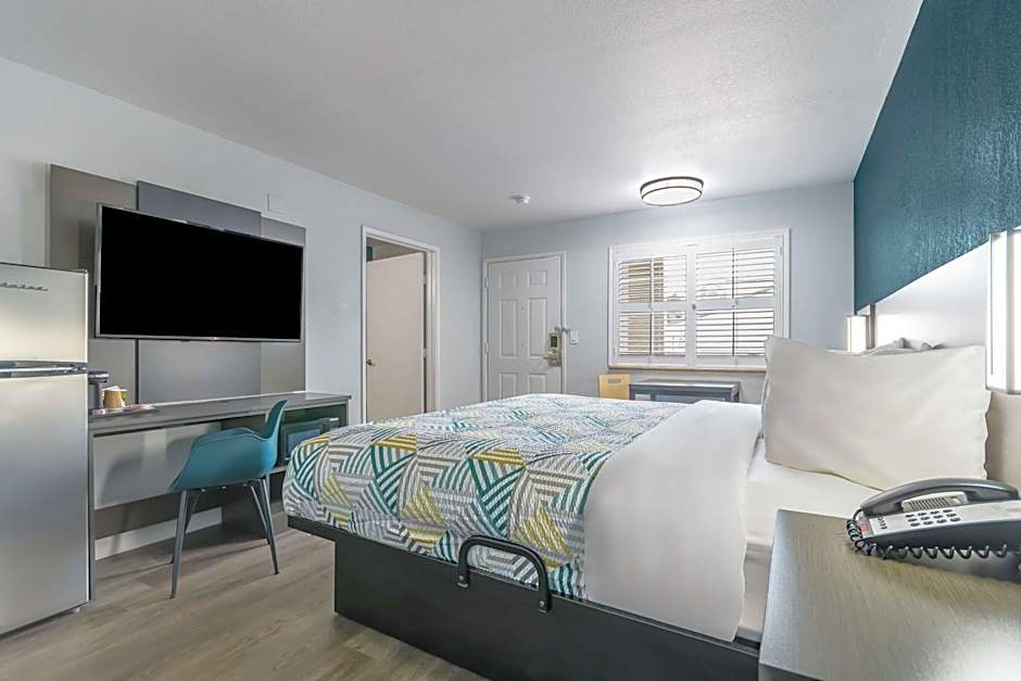 Studio 6 Suites Madera, CA Yosemite