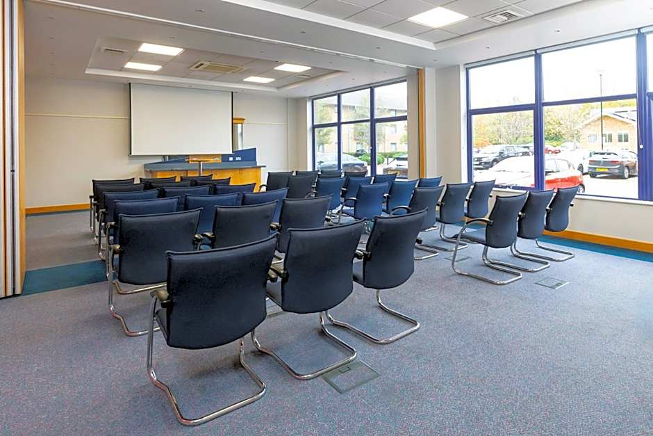 Holiday Inn Express Milton Keynes By IHG