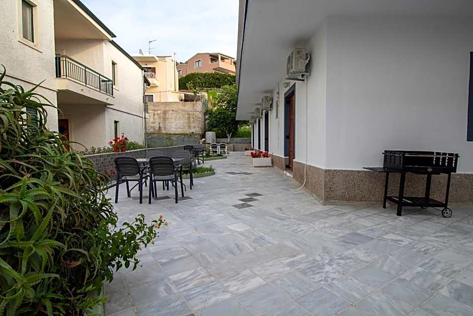 Harrys bar & apartments