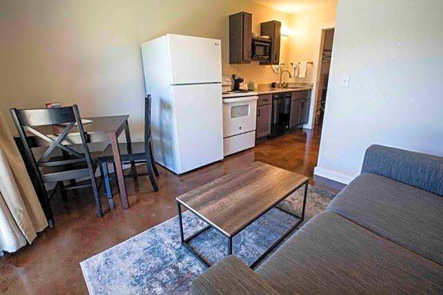 Nader's Motel & Suites