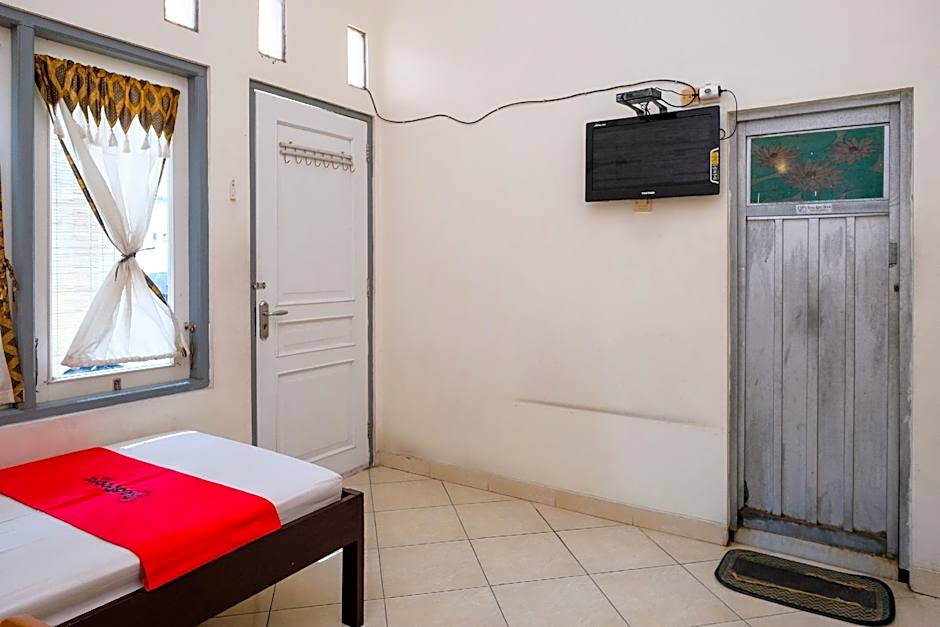 RedDoorz Syariah near Alun Alun Kebumen