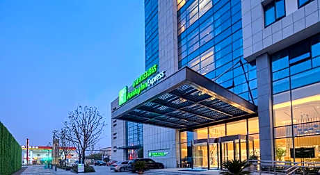Holiday Inn Express Nantong Textile City By IHG