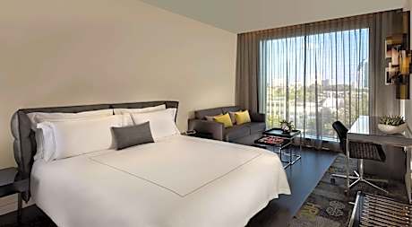 Studio King (3 adults)