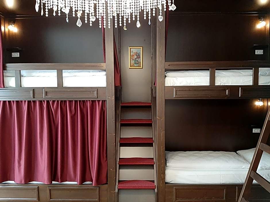 Vienna Boutique - Premium Hostel