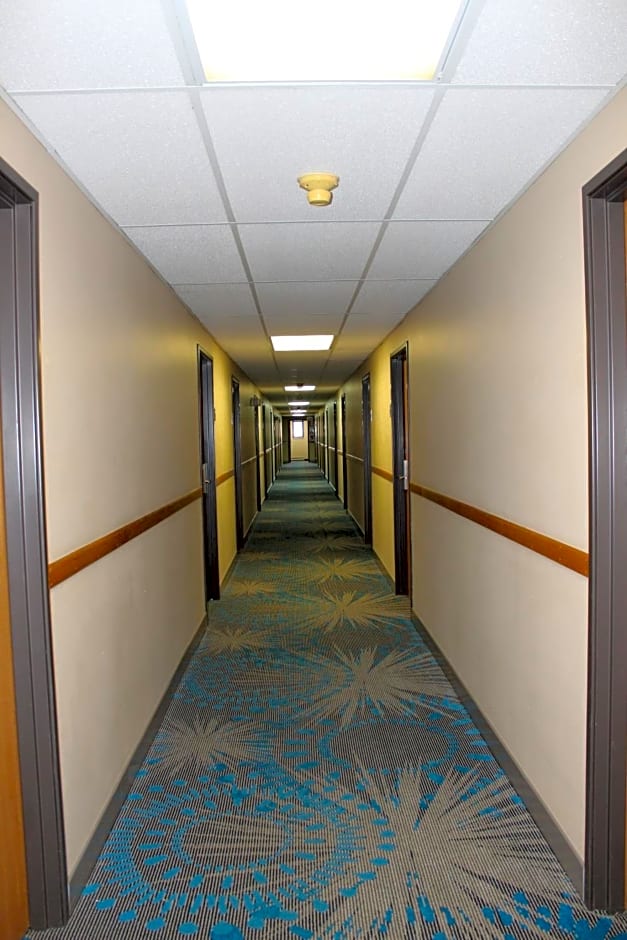 Reston Inn & Suites