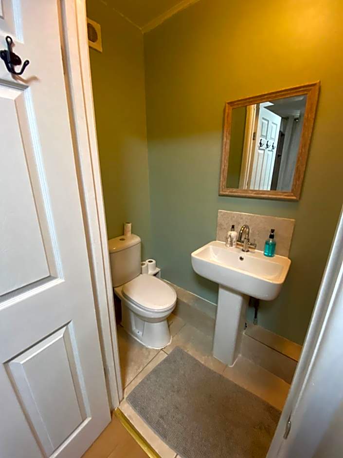 Hollybush Guest House