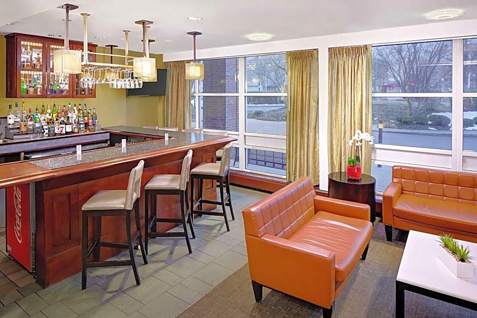 DoubleTree by Hilton Boston Bayside
