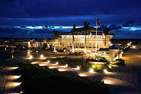 Mahogany Bay Resort and Beach Club, Curio Collection