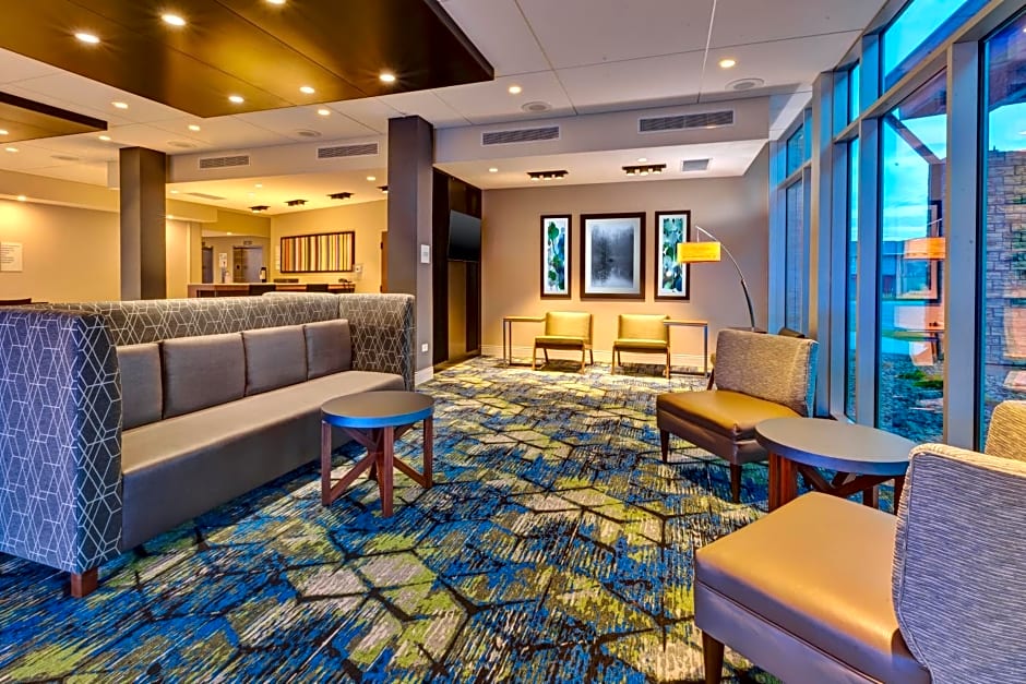 Holiday Inn Express & Suites Cedar Springs - Grand Rapids N