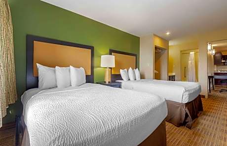 Two Bedroom Suite with Two Double Beds and One King Bed - Non-Smoking