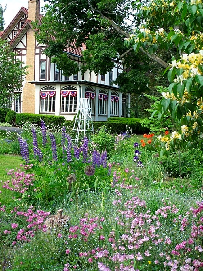 Vintage Gardens Bed & Breakfast 