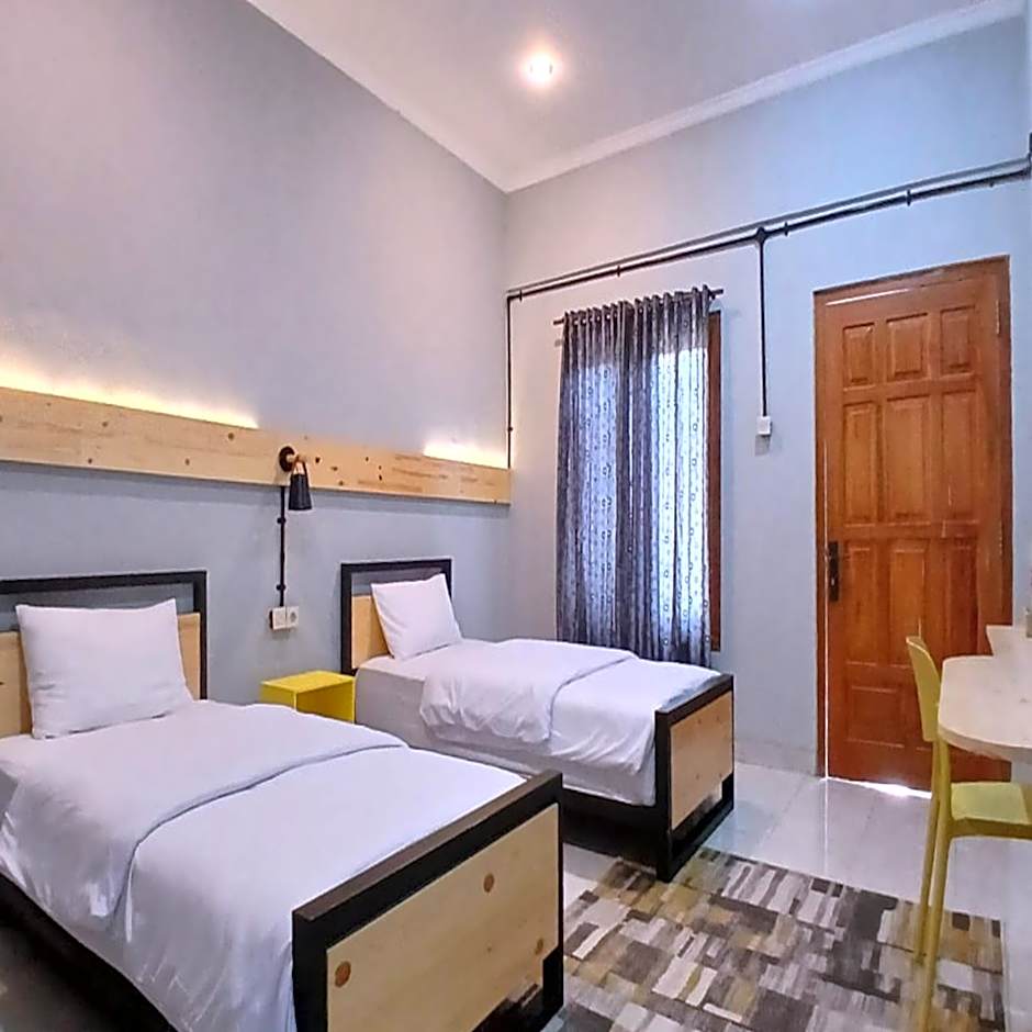 Kenewae Living Near Alun-alun Wonosari Mitra RedDoorz