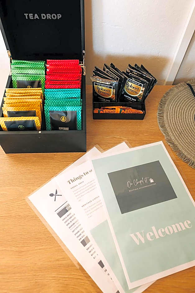 On Chapel St, The Royal Hotel Dalton