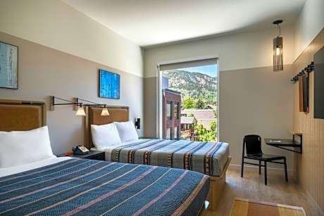 Queen Room with Two Queen Beds and Roll-In Shower - Mobility Access/Hearing Accessible